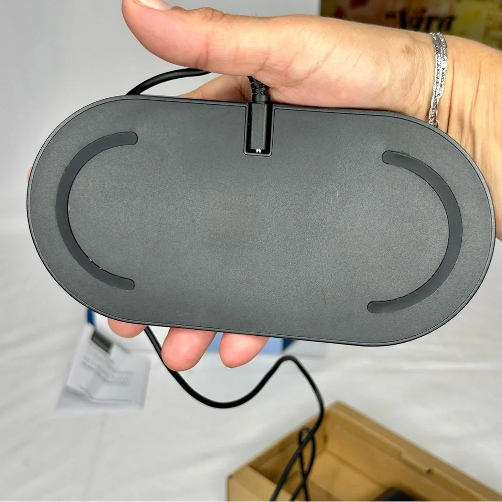 Insignia Qi Wireless Dual Charging Station